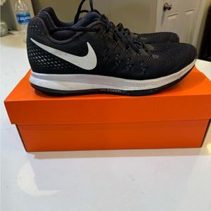 LAST PRICE Womens Nike Air Zoom Pegasus 33 Size 9